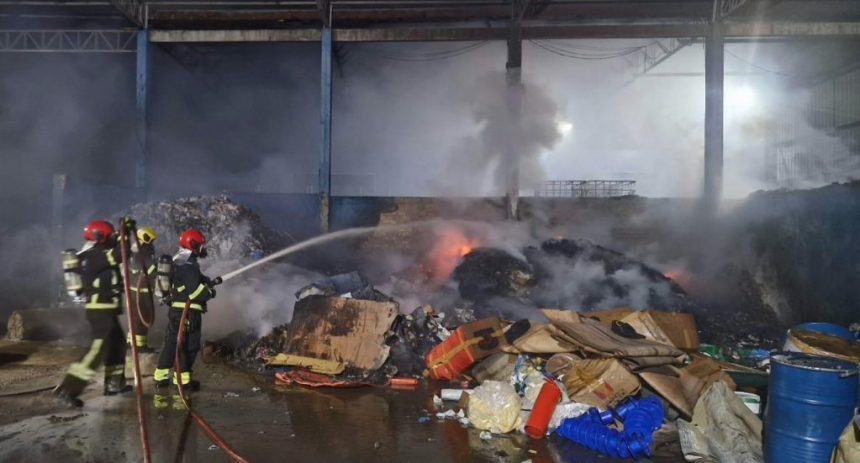 CBMAM INCENDIO EM FABRICA NO DISTRITO 2 1024x551 1