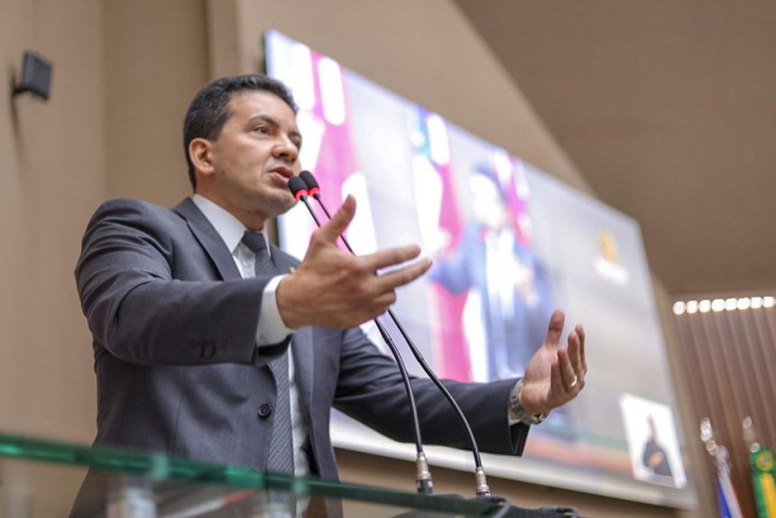 Delegado Pericles acionara MPAM e TCE AM contra prefeito de Tefe por contratos milionarios com cantores Foto Marcio James 1024x683 tE9YYL