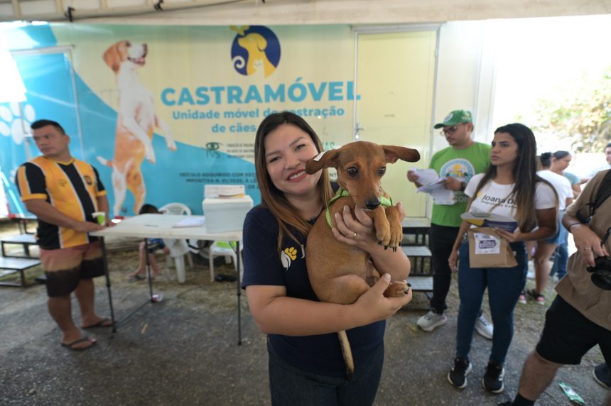 Projeto de deputada Joana Darc castramovel chega em shopping na zona Norte de Manaus XRwaHq