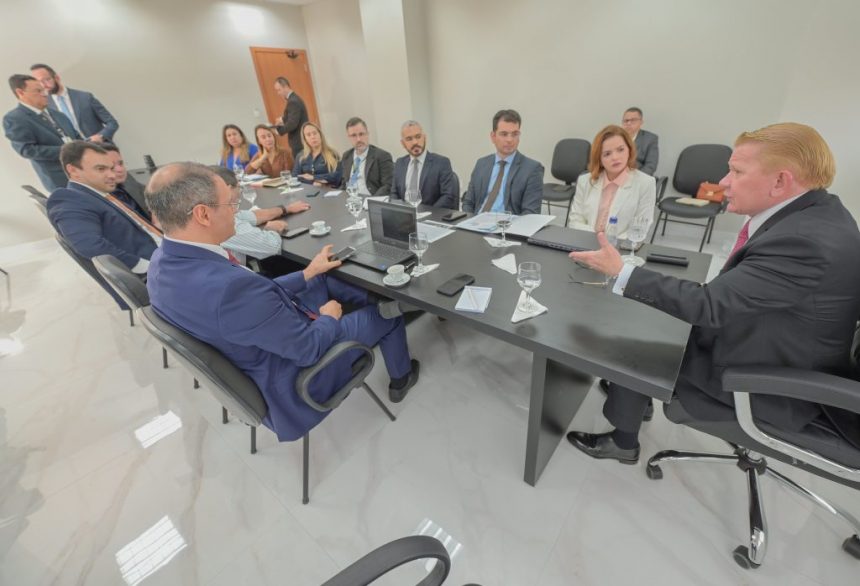 REUNIAO REGULARIZACAO FUNDIARIA 2 1024x698 1