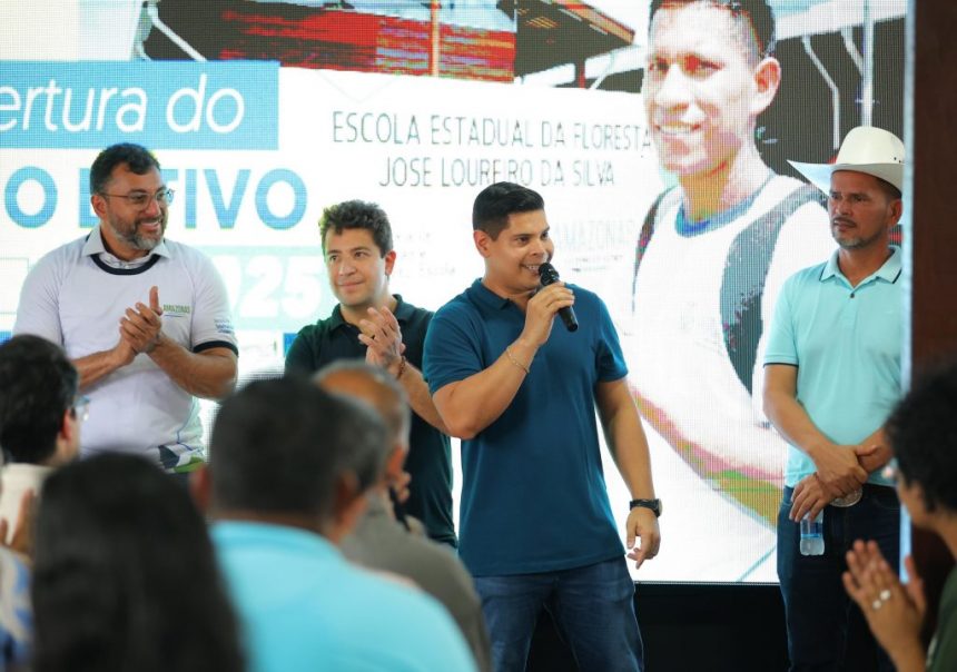 Deputado Mario Cesar Filho participa com o governador Wilson Lima da abertura do ano letivo de 2025 no interior na Escola da Floresta Foto Diego Perez 1024x719 2MpObB