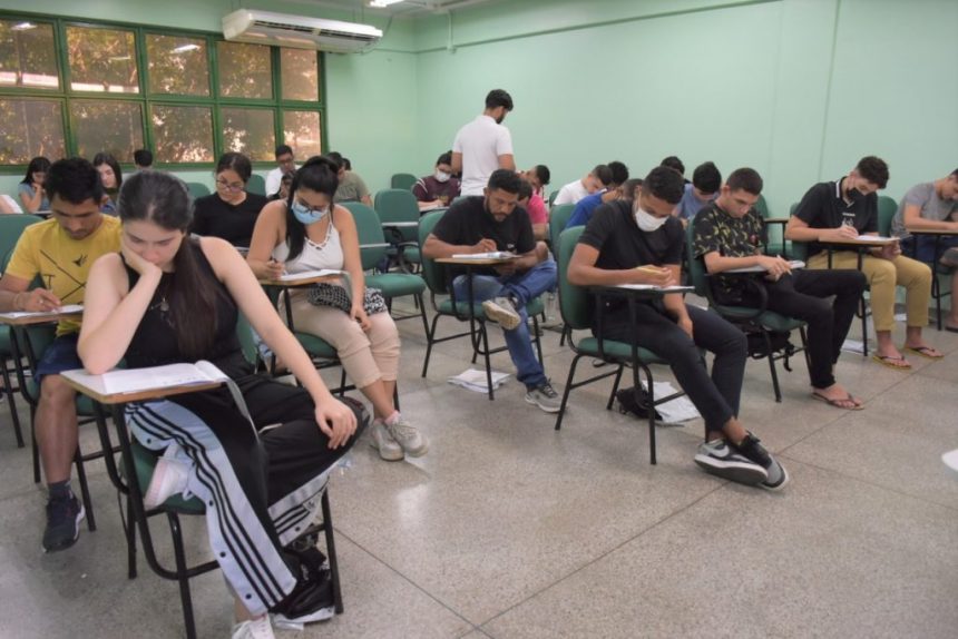 AprovENS curso pre vestibular presencial da UEA 1 2 1024x684 1
