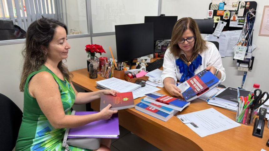 PGE DOACAO DE LIVROS FOTOS LIBIA ALMEIDA 1 1024x576 1