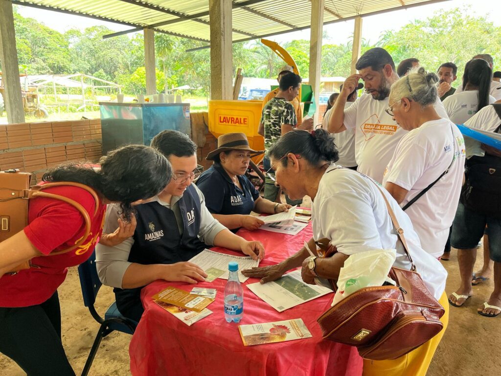 Adaf leva informação e serviços em ação itinerante à zona rural de Manaus Portal o Judiciário ADAF01 ACAO ITINERANTE