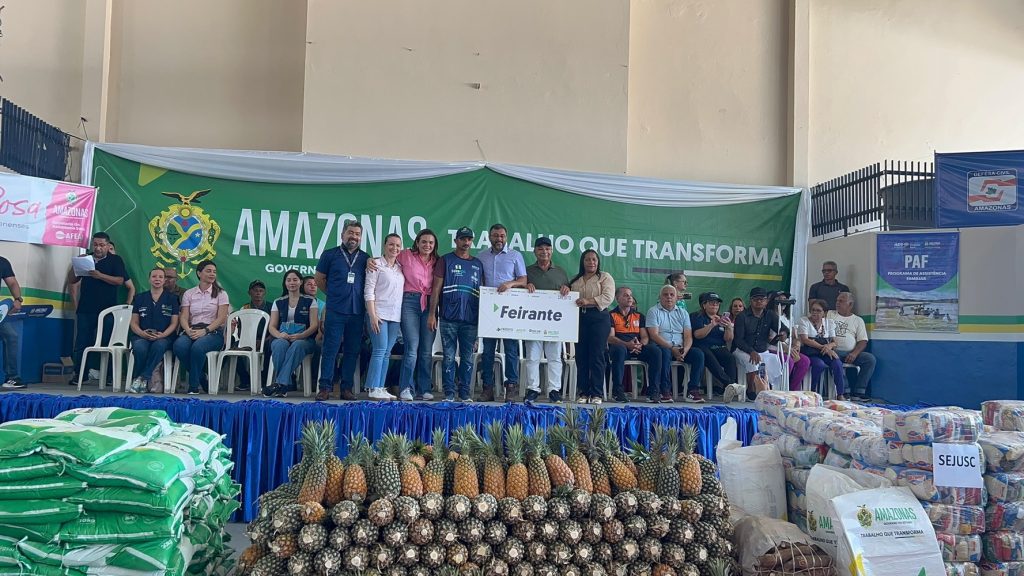 ADS formaliza contrato do Preme e realiza entregas para impulsionar a produção rural em Careiro da Várzea Portal o Judiciário ADS entregas para impulsionar a producao rural de Careiro da Varzea Foto Divulgacao ADS 2 1024x576 1