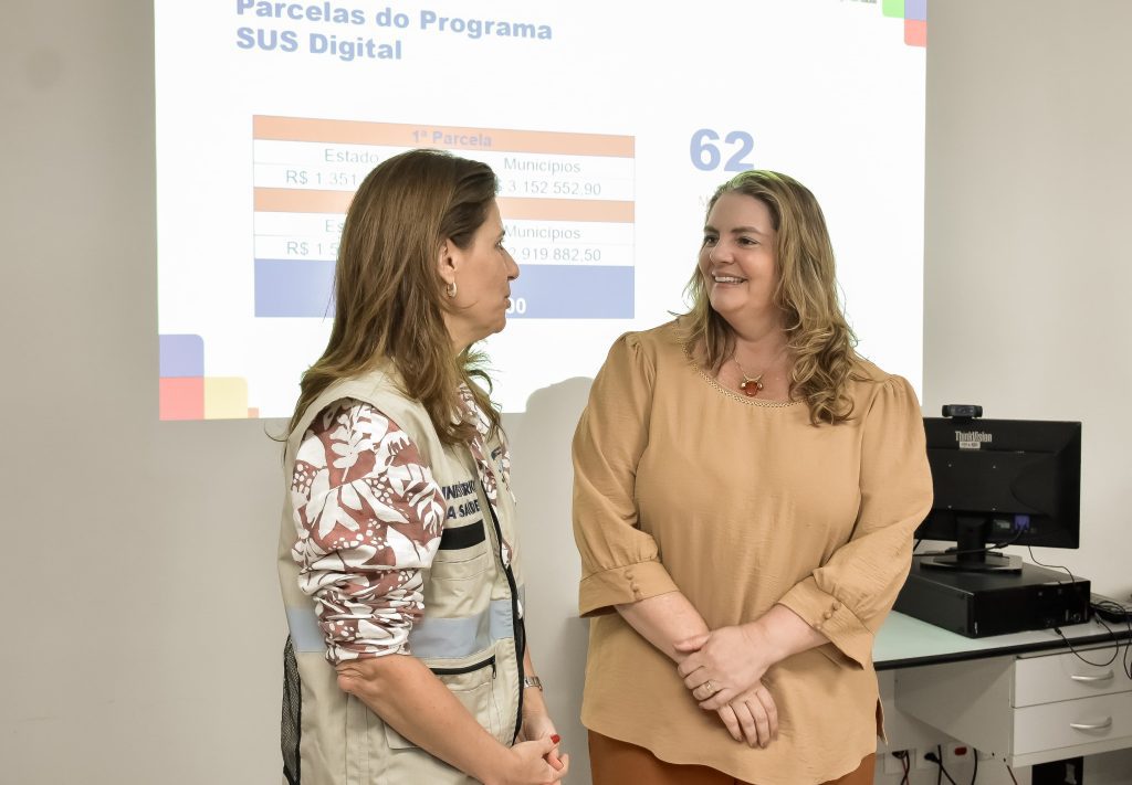 Saúde AM Digital: SES apresenta avanços do programa durante oficina sobre Telessaúde em Manaus Portal o Judiciário Ana Estela Haddad secretaria da SEIDIG e Nayara Maksoud Secretaria da SES AM 1024x711 1