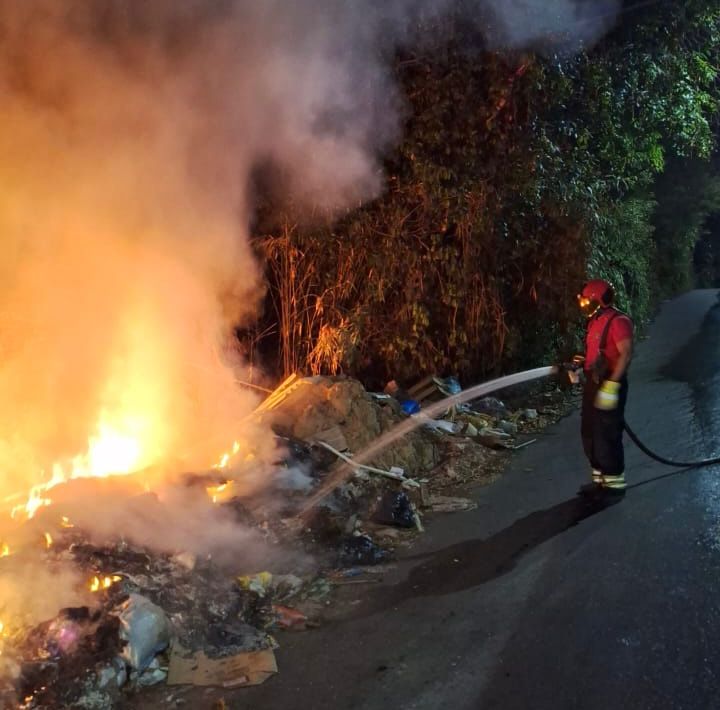 Em 10 dias, Corpo de Bombeiros atendeu 53 ocorrências de incêndio em vegetação urbana e lixeiras clandestinas em Manaus Portal o Judiciário CBMAM INCENDIO FOTOS ARQUIVO 4