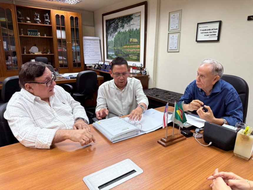 Ciama entrega projeto a prefeitura de Silves 1024x768 1