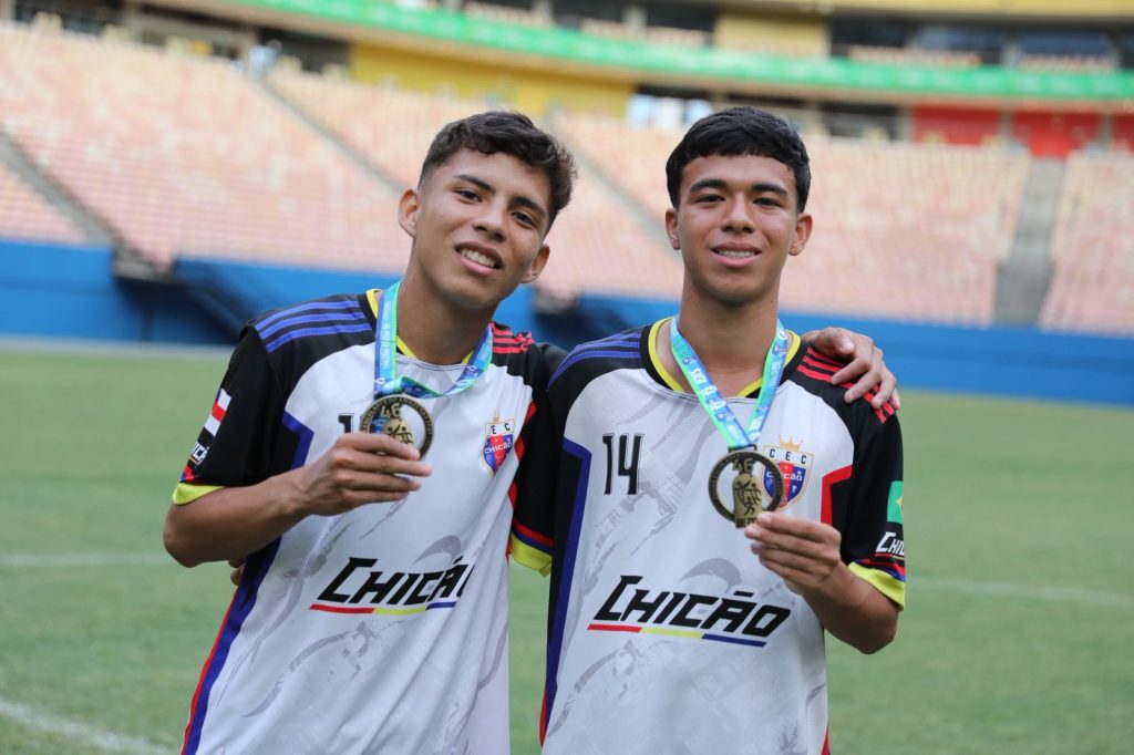 Disputas na Arena da Amazônia marcam o encerramento da 46ª edição do JEAs Portal o Judiciário Desporto Escolar Italo e Paulo jogadores foto Euzivaldo Queiroz 1024x682 1