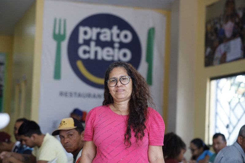 ‘Eu acho muito bom esse programa’, diz beneficiária do Programa Prato Cheio no interior Portal o Judiciário Eu acho muito bom esse programa diz beneficiaria do Programa Prato Cheio no interior Beneficiaria Lenilde Pinheiro Foto Arthur Castro Secom 4