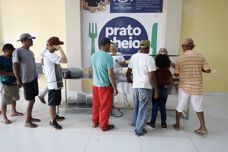 ‘Eu acho muito bom esse programa’, diz beneficiária do Programa Prato Cheio no interior Portal o Judiciário Eu acho muito bom esse programa diz beneficiaria do Programa Prato Cheio no interior Foto Arthur Castro Secom 3