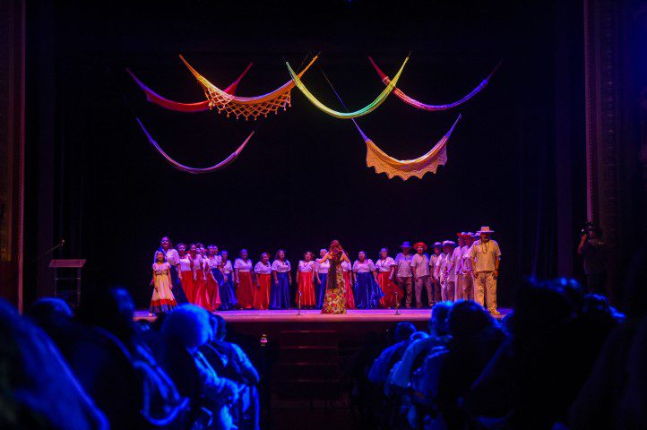 Idosos brilham no palco do Teatro Amazonas na 2ª Mostra Cultural da FUnATI Portal o Judiciário FUnATI Mostra Cultural 2