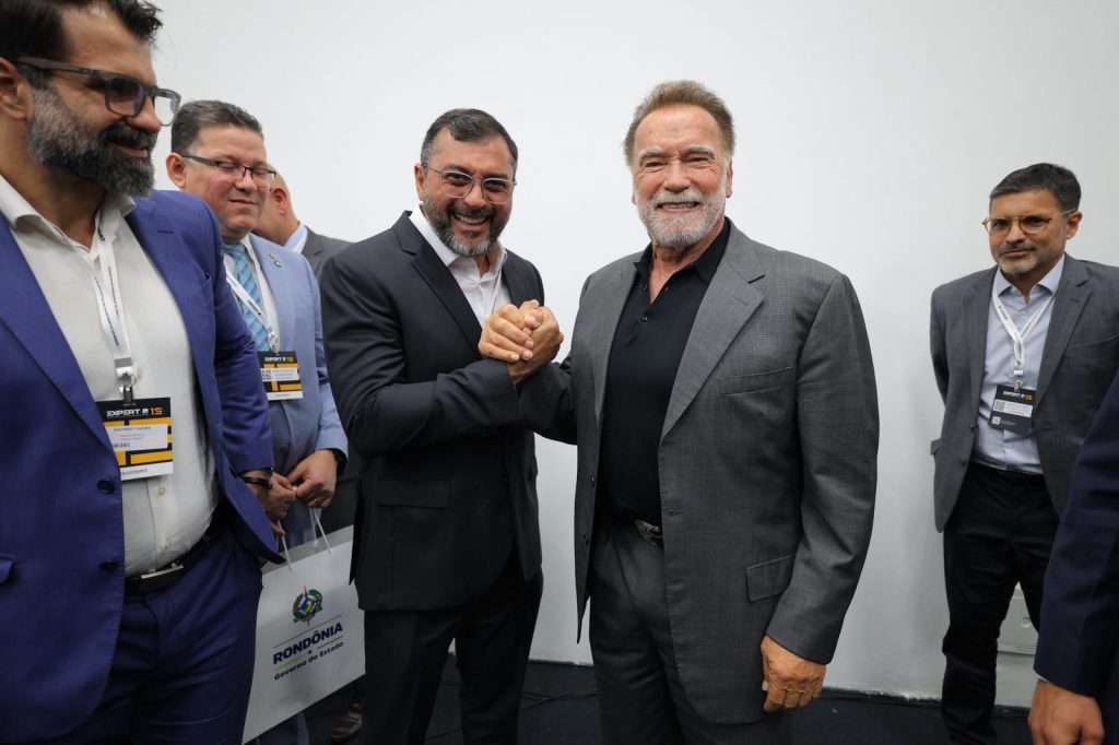 Governador Wilson Lima apresenta a Arnold Schwarzenegger papel estratégico do Amazonas na agenda climática global e na defesa dos povos da floresta Portal o Judiciário Governador Wilson Lima apresenta a Arnold Schwarzenegger papel estrategico do Amazonas na agenda climatica global e na defesa dos povos da floresta 1 foto Diego Peres Secom 1024x682 1