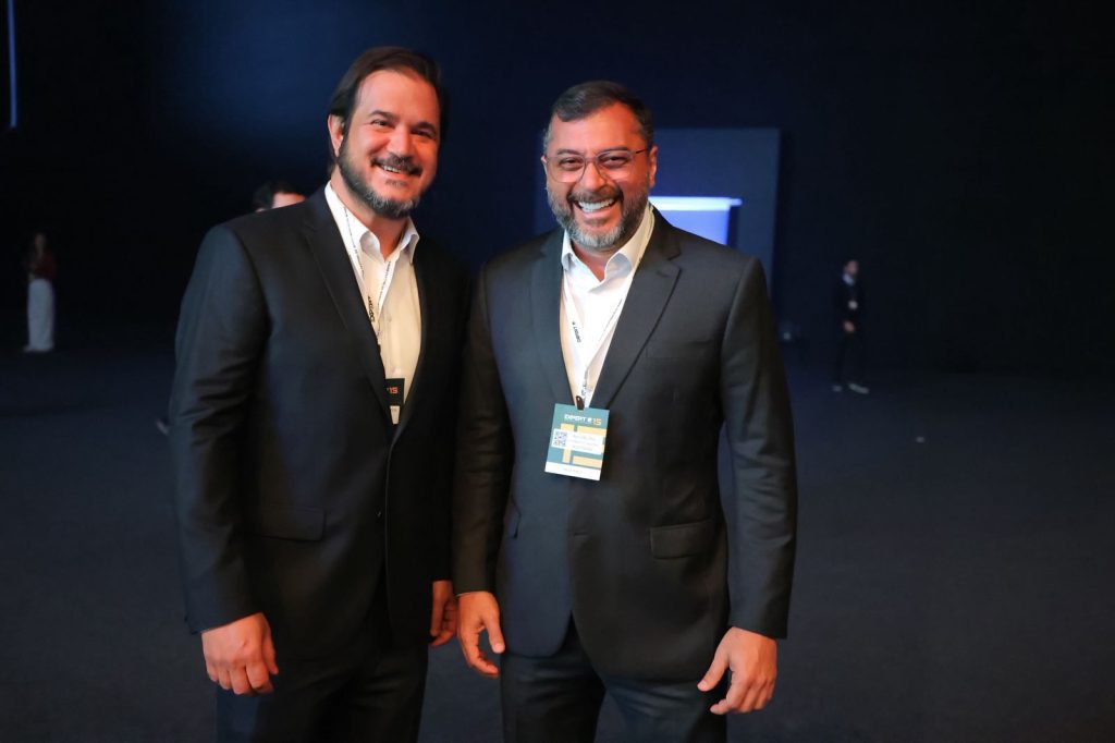 Governador Wilson Lima apresenta a Arnold Schwarzenegger papel estratégico do Amazonas na agenda climática global e na defesa dos povos da floresta Portal o Judiciário Governador Wilson Lima apresenta a Arnold Schwarzenegger papel estrategico do Amazonas na agenda climatica global e na defesa dos povos da floresta 6 foto Diego Peres Secom 1024x682 1