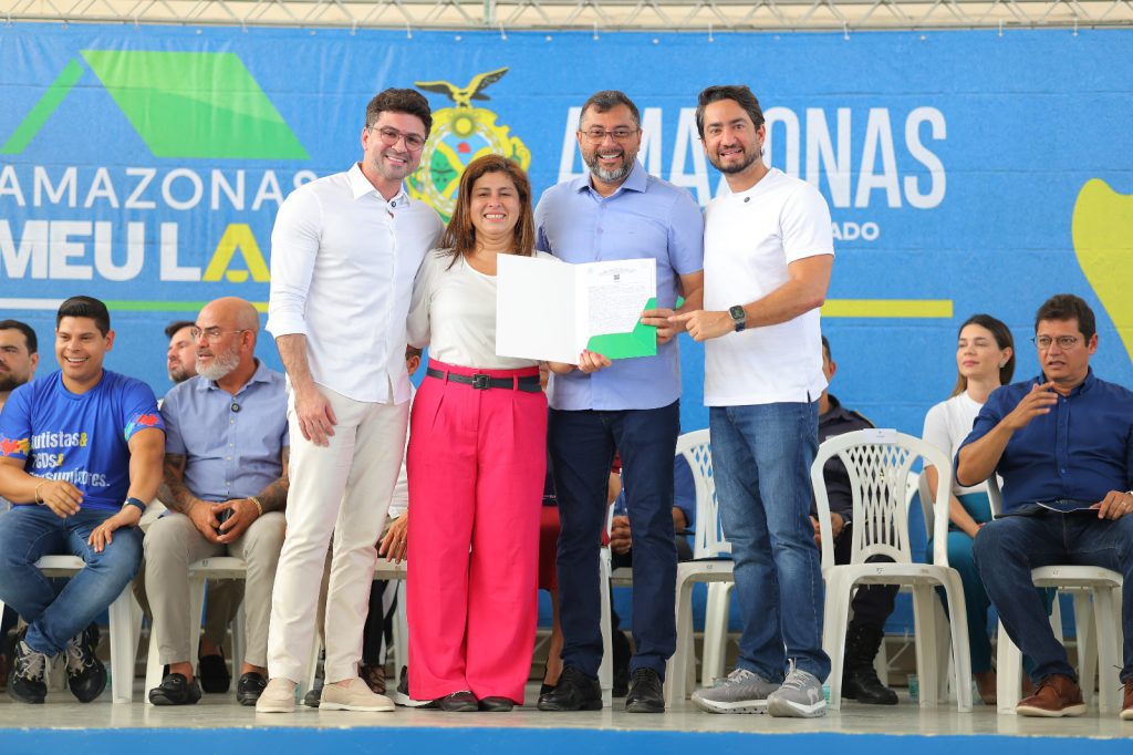 Governador Wilson Lima entrega títulos definitivos e anuncia regularização de 1,8 mil imóveis em Manaus Portal o Judiciário Governador Wilson Lima entrega titulos definitivos e anuncia regularizacao de 18 mil imoveis em Manaus 1 foto Diego Peres Secom 1024x682 1