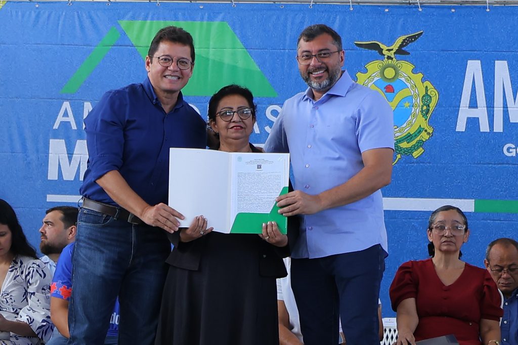 Governador Wilson Lima entrega títulos definitivos e anuncia regularização de 1,8 mil imóveis em Manaus Portal o Judiciário Governador Wilson Lima entrega titulos definitivos e anuncia regularizacao de 18 mil imoveis em Manaus 2 foto Diego Peres Secom 1024x682 1