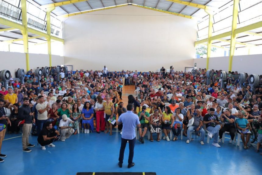 Governador Wilson Lima entrega titulos definitivos e anuncia regularizacao de 18 mil imoveis em Manaus 3 foto Diego Peres Secom 1024x682 1