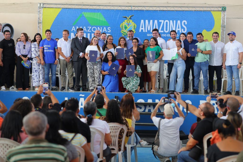 Governador Wilson Lima entrega títulos definitivos e anuncia regularização de 1,8 mil imóveis em Manaus Portal o Judiciário Governador Wilson Lima entrega titulos definitivos e anuncia regularizacao de 18 mil imoveis em Manaus 8 foto Diego Peres Secom 1024x682 1