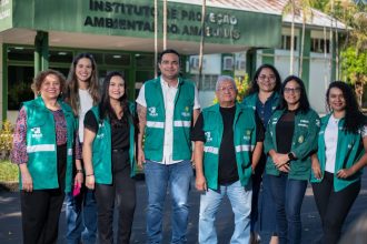 Ipaam Diretor presidente do Ipaam ao centro de branco junto com a equipe da Gerencia de Controle de Residuos 31 07 2025 1024x682 1