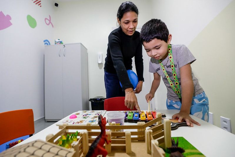 “É muito significativo para nós, mães atípicas”, diz mãe sobre primeiro Caic TEA voltado ao atendimento de crianças com autismo Portal o Judiciário Mae atipica Leila Ferreira Foto Alex Pazuello Secom 1