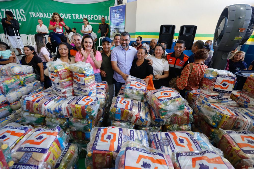 Operação Cheia 2025: Governador Wilson Lima entrega 80 toneladas de alimentos para famílias afetadas pela cheia no Careiro da Várzea Portal o Judiciário Operacao Cheia Foto Arthur Castro Secom 3 1024x682 1