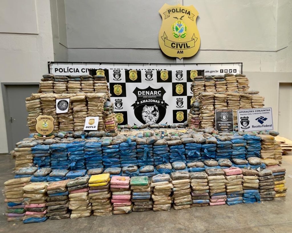 Polícia Civil do Amazonas lidera incineração de drogas no país e reafirma protagonismo nacional no combate ao narcotráfico Portal o Judiciário PCAM DROGA APREENDIDA3 FOTO LYANDRA PERES 1024x818 1