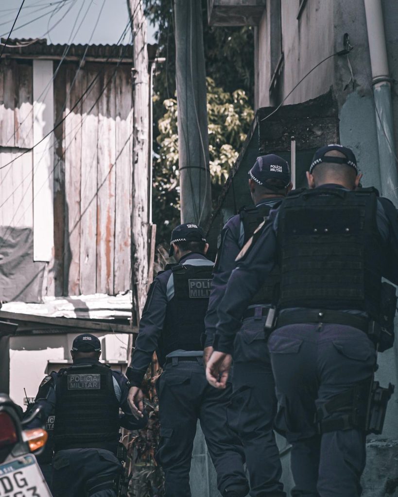 Polícia Militar do Amazonas captura dois foragidos da Justiça nas zonas sul e norte de Manaus Portal o Judiciário PMAM FORAGIDOS CAPTURADOS 819x1024 1