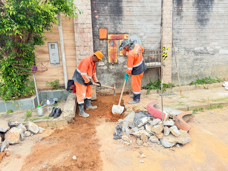 Prefeitura de Manaus recupera rede de drenagem e garante seguranca viaria no bairro Sao Jorge 2