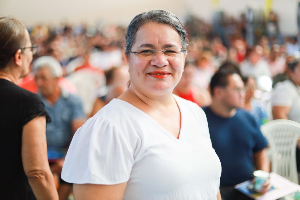 “Esse documento é muito importante para mim”, diz moradora do Conjunto Carlos Braga ao receber título definitivo do imóvel Portal o Judiciário ROSILANE SANTOS 1024x683 1