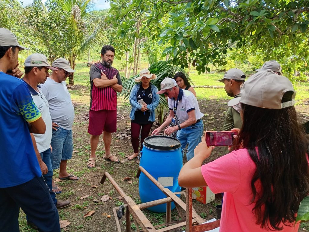 Sepror promove cursos para agricultores rurais de Manaus com foco na geração de renda e sustentabilidade Portal o Judiciário SEPROR CURSOS NA ZONA RURAL DE MANAUS FOTO DIVULGACAO SEPROR 1024x771 1