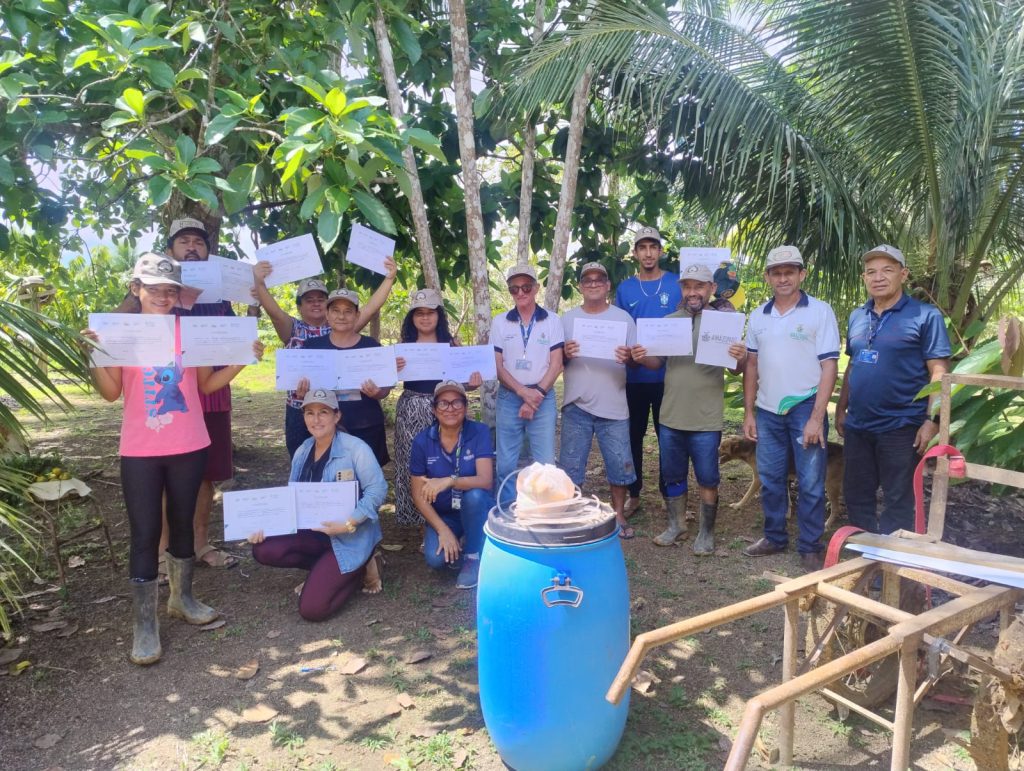 Sepror promove cursos para agricultores rurais de Manaus com foco na geração de renda e sustentabilidade Portal o Judiciário SEPROR CURSOS NA ZONA RURAL DE MANAUS FOTO DIVULGACAO SEPROR 2 1024x771 1