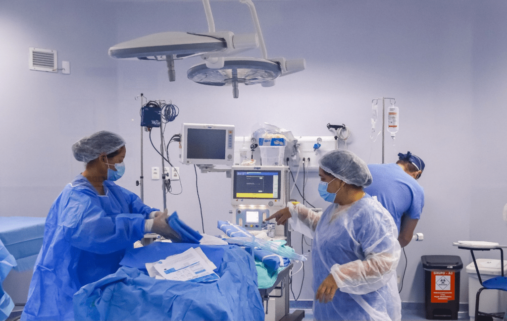 Hospital Delphina Aziz alcança a marca de 200 transplantes renais realizados, triplicando a oferta do procedimento no estado Portal o Judiciário SES AM 200 transplantes renais Delphina 1024x648 1