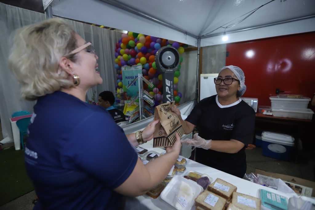 Feirão Amazonas Meu Lar realiza sonho da casa própria e impulsiona renda de empreendedores do setor alimentício Portal o Judiciário UGPE EMPREENDEDORA ANA RITA FOTO PAULA PESSOA UGPE 1024x682 1