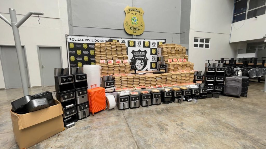 Volume de drogas apreendido pelo Amazonas em 2025 é o maior comparado aos últimos 10 anos Portal o Judiciário VOLUME DE DROGAS APREENDIDO PELO AMAZONAS EM 2025 E O MAIOR EM RELACAO AOS ULTIMOS 10 ANOS FOTOS ERLON RODRIGUES PC AM BEATRIZ SAMPAIO PC AM DIEGO PERES SECOM DIVULGACAO PMAM 1024x576 1