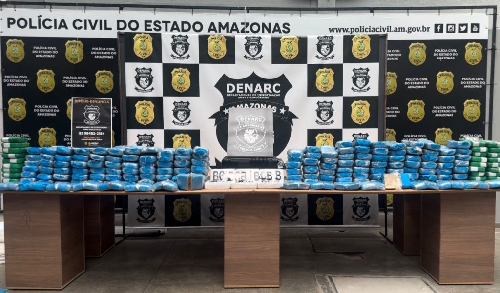 Volume de drogas apreendido pelo Amazonas em 2025 é o maior comparado aos últimos 10 anos Portal o Judiciário VOLUME DE DROGAS APREENDIDO PELO AMAZONAS EM 2025 E O MAIOR EM RELACAO AOS ULTIMOS 10 ANOS FOTOS ERLON RODRIGUES PC AM BEATRIZ SAMPAIO PC AM DIEGO PERES SECOM DIVULGACAO PMAM 3 1024x601 1