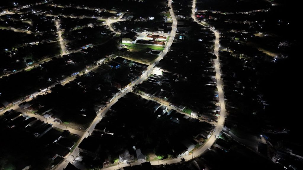Governo do Estado implanta mais de 1,1 mil pontos de iluminação de LED em Jutaí Portal o Judiciário WhatsApp Image 2025 07 23 at 153700 1024x576 1