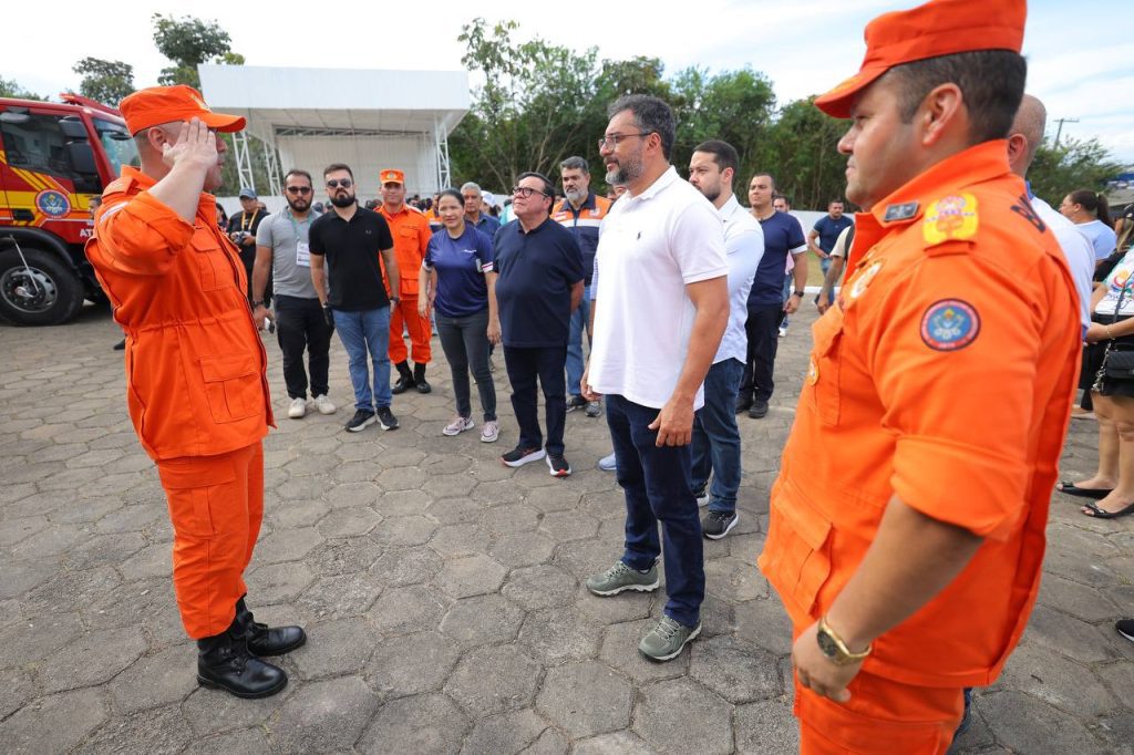 Em Coari, governador Wilson Lima entrega viatura de combate a incêndio com capacidade para 10 mil litros de água Portal o Judiciário Em Coari governador Wilson Lima entrega viatura de combate a incendio com capacidade para 10 mil litros de agua 1 Foto Diego Peres e Mauro Neto Secom 1024x682 1