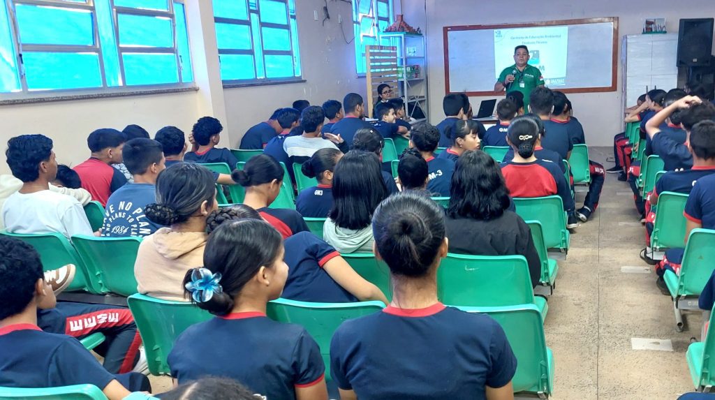 Ipaam conclui campanha contra queimadas em Autazes e atende mais de mil alunos Portal o Judiciário Equipe do Ipaam durante palestra em Autazes Foto 1 Divulgacao Ipaam 01 08 2025 1024x573 1