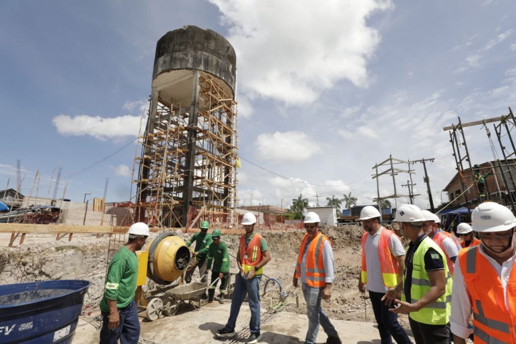 Governador Wilson Lima vistoria avanco da obra de revitalizacao e ampliacao do sistema de abastecimento de agua em Codajas 1 Foto Alex Pazuello Secom 1024x682 1