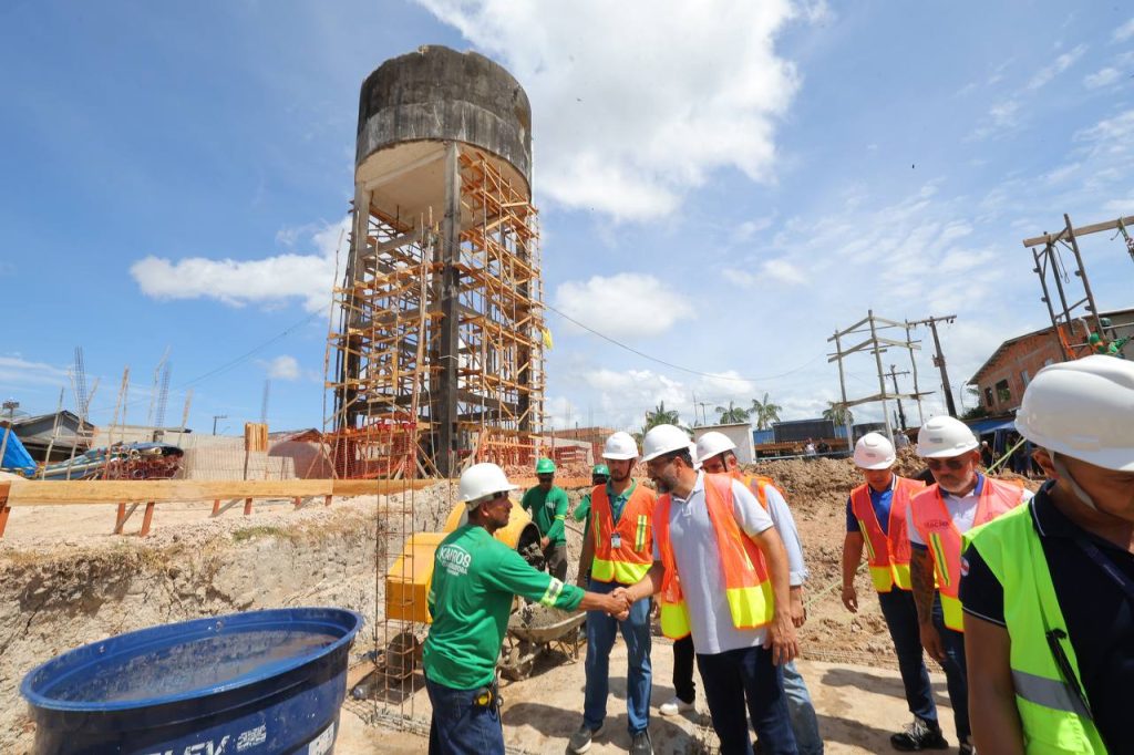 Governador Wilson Lima vistoria avanco da obra de revitalizacao e ampliacao do sistema de abastecimento de agua em Codajas 3 Foto Alex Pazuello Secom 1024x682 1