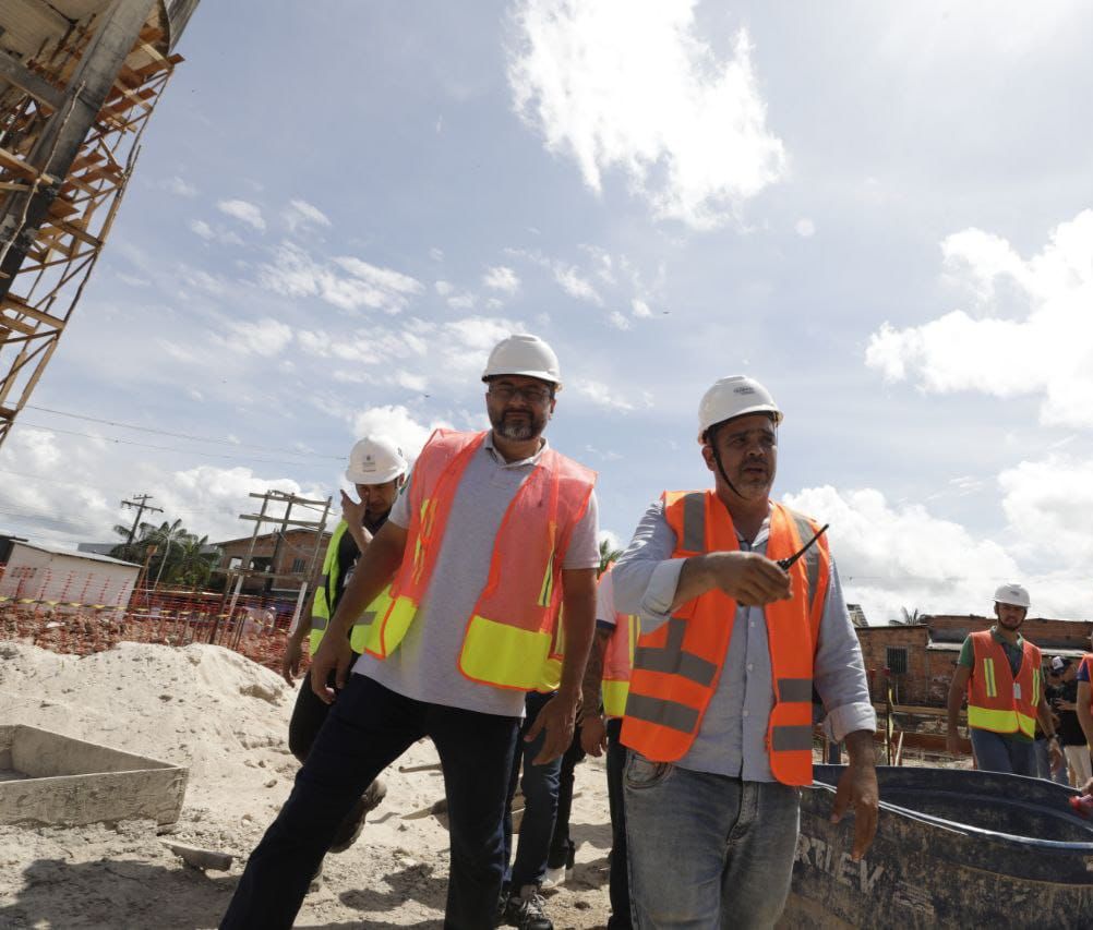 Governador Wilson Lima vistoria avanco da obra de revitalizacao e ampliacao do sistema de abastecimento de agua em Codajas 6 Foto Alex Pazuello Secom