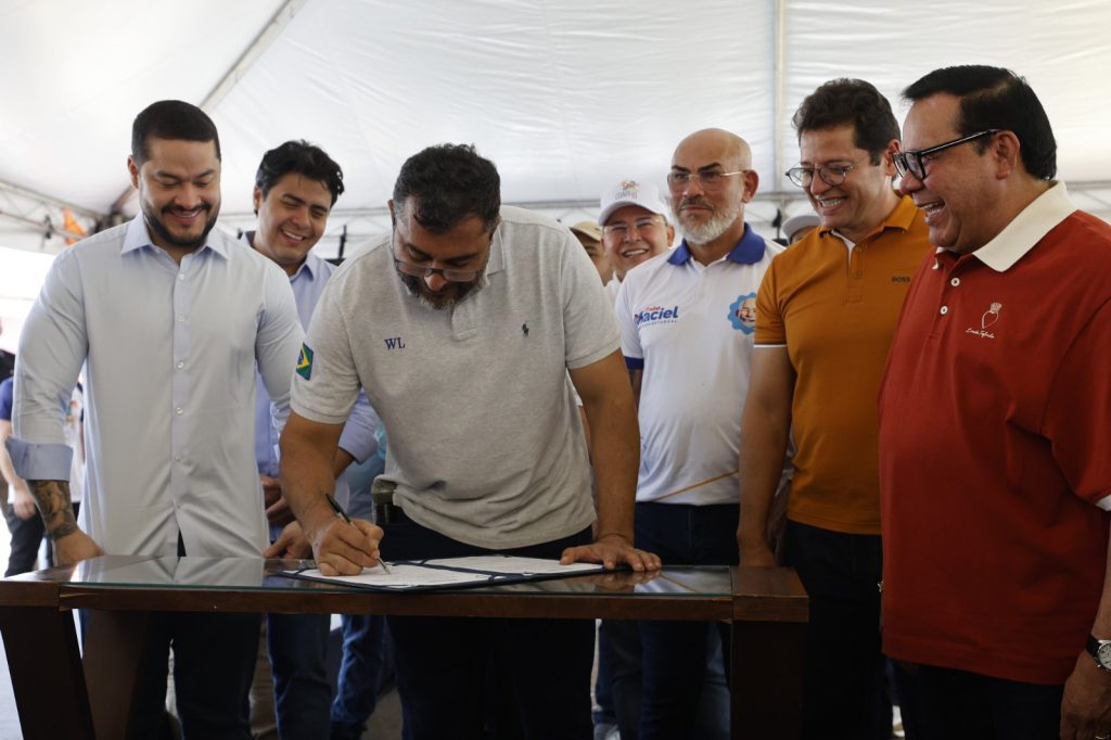 No aniversário de 93 anos de Coari, governador Wilson Lima anuncia R$ 25 milhões em asfaltamento e nova iluminação pública Portal o Judiciário No aniversario de 93 anos de Coari governador Wilson Lima anuncia R 25 milhoes em asfaltamento e nova iluminacao publica 1 Foto Diego Peres Secom 1024x682 1