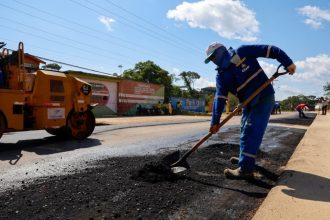No aniversario de 93 anos de Coari governador Wilson Lima anuncia R 25 milhoes em asfaltamento e nova iluminacao publica 7 Foto Mauro Neto Secom 1024x682 1