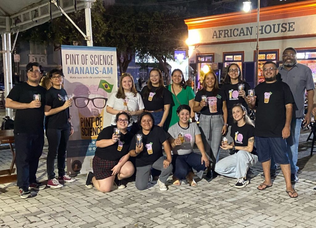 Pint of Science reúne cientistas e público em bares de Manaus para debates sobre ciência, saúde e tecnologia entre 18 e 20 de maio