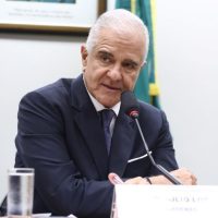 Frentes parlamentares criticam fim da “taxa das blusinhas” e apontam concorrência desleal