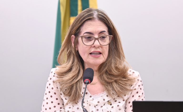 Comissão aprova aviso ao Conselho Tutelar se criança presenciar prisão de pais por tráfico