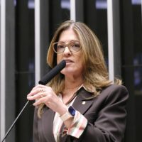 Comissão aprova divórcio unilateral em cartório para vítima de violência doméstica