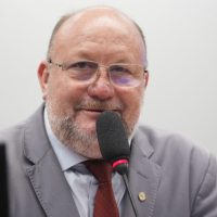 Comissão debate inclusão de neurodivergentes com necessidades de suporte reduzido