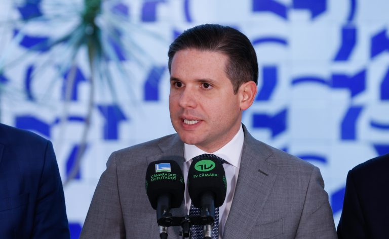 Hugo Motta defende emendas parlamentares e critica comparação com penduricalhos