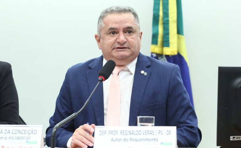 Comissão aprova inclusão do estudo de inteligência artificial na educação básica